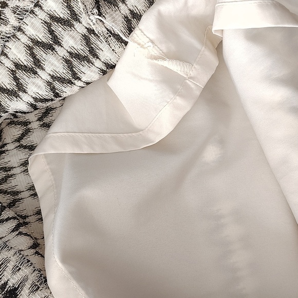 LOFT skirt Size 12 Ivory With Metallic Print - Picture 6 of 7